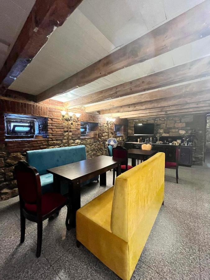 Aisi Kutaisi Hotel Екстериор снимка