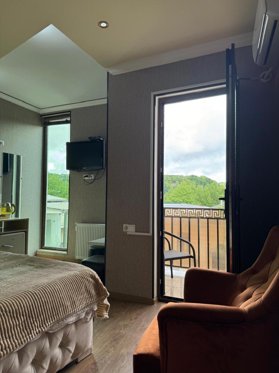 Aisi Kutaisi Hotel Екстериор снимка