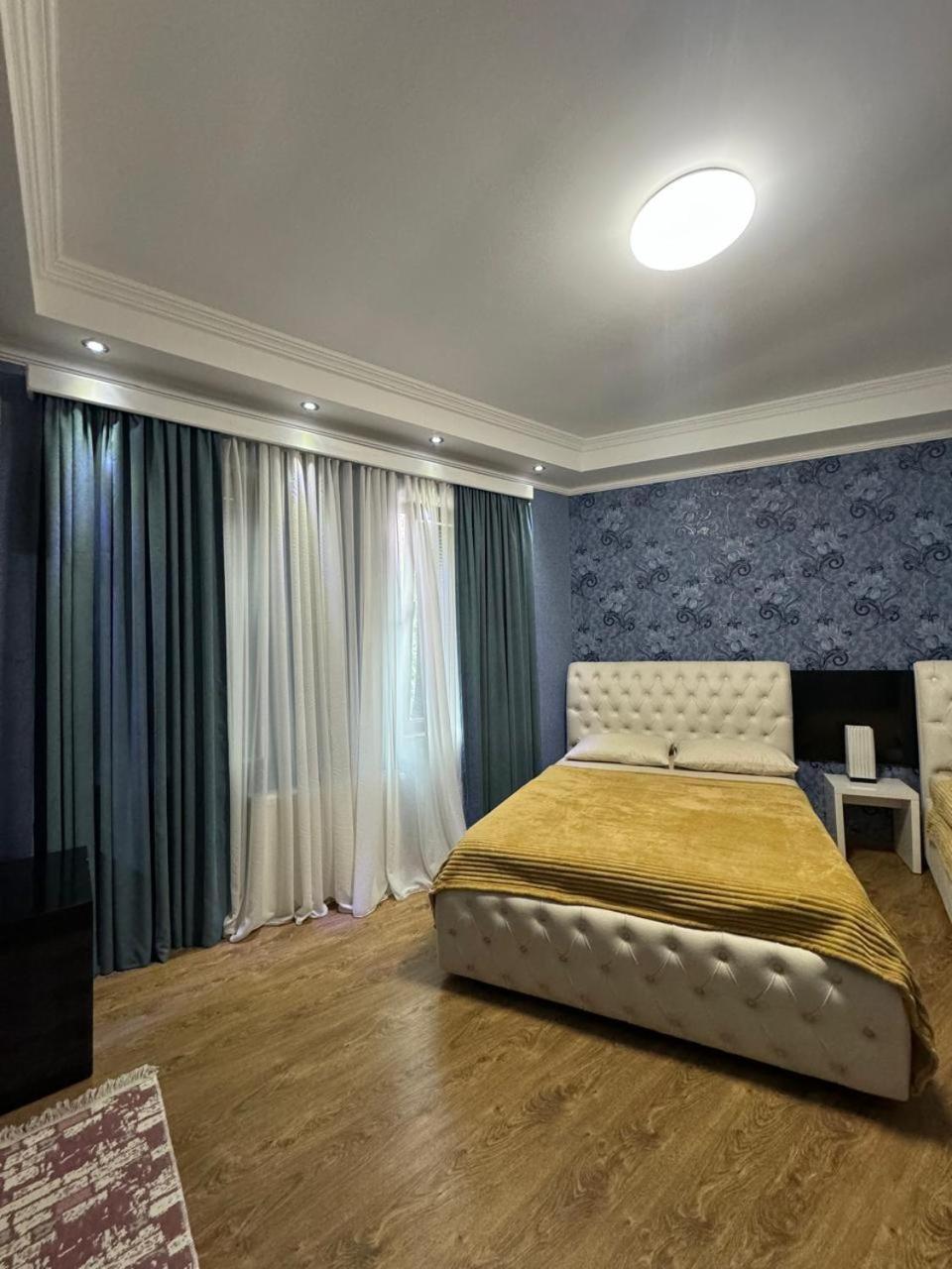 Aisi Kutaisi Hotel Екстериор снимка