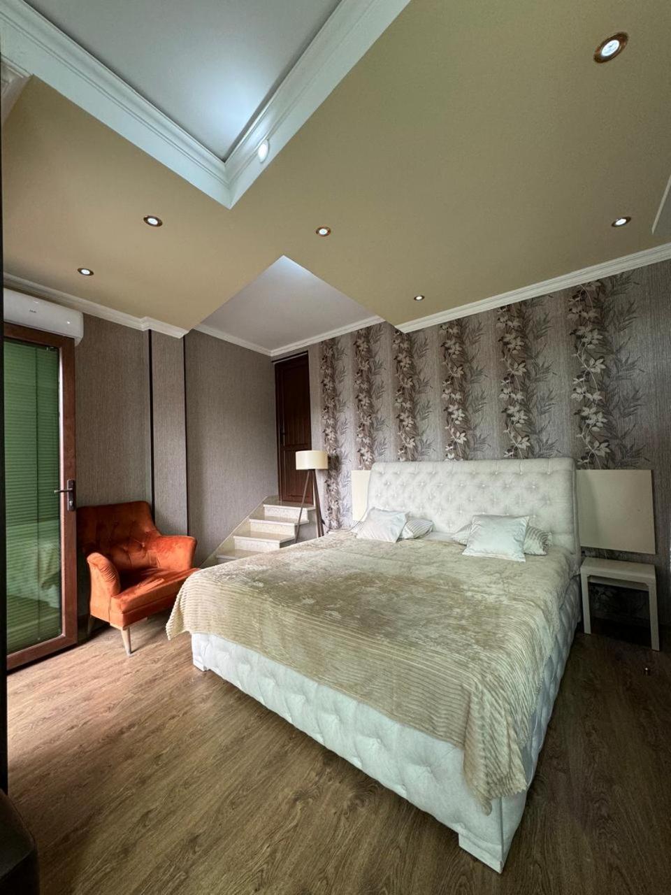 Aisi Kutaisi Hotel Екстериор снимка