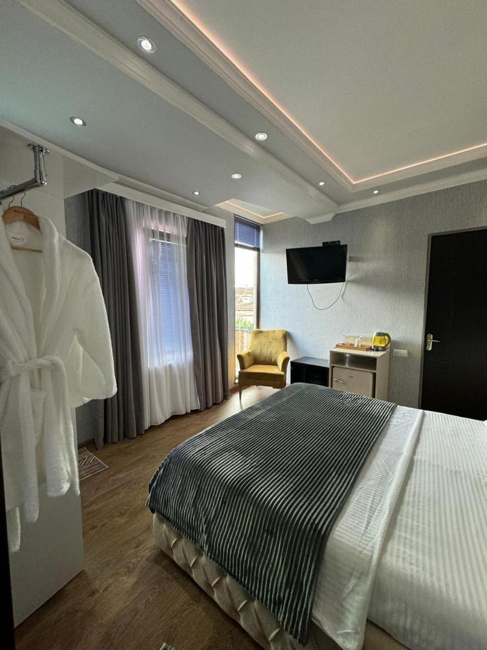 Aisi Kutaisi Hotel Екстериор снимка