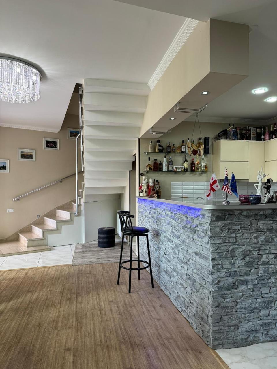 Aisi Kutaisi Hotel Екстериор снимка