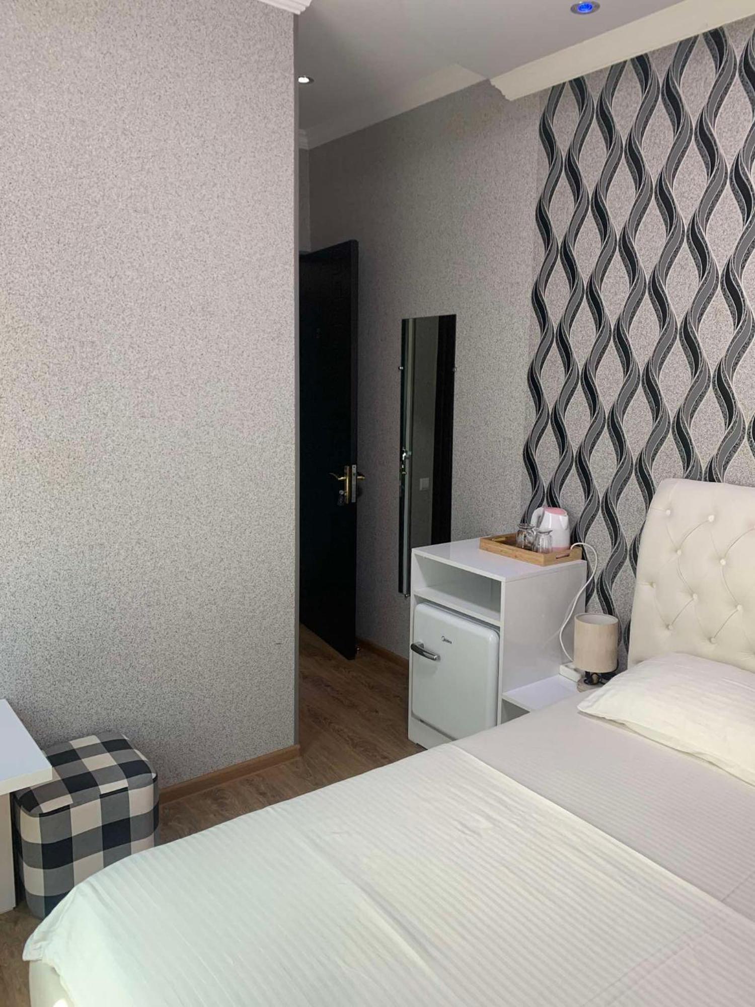 Aisi Kutaisi Hotel Екстериор снимка