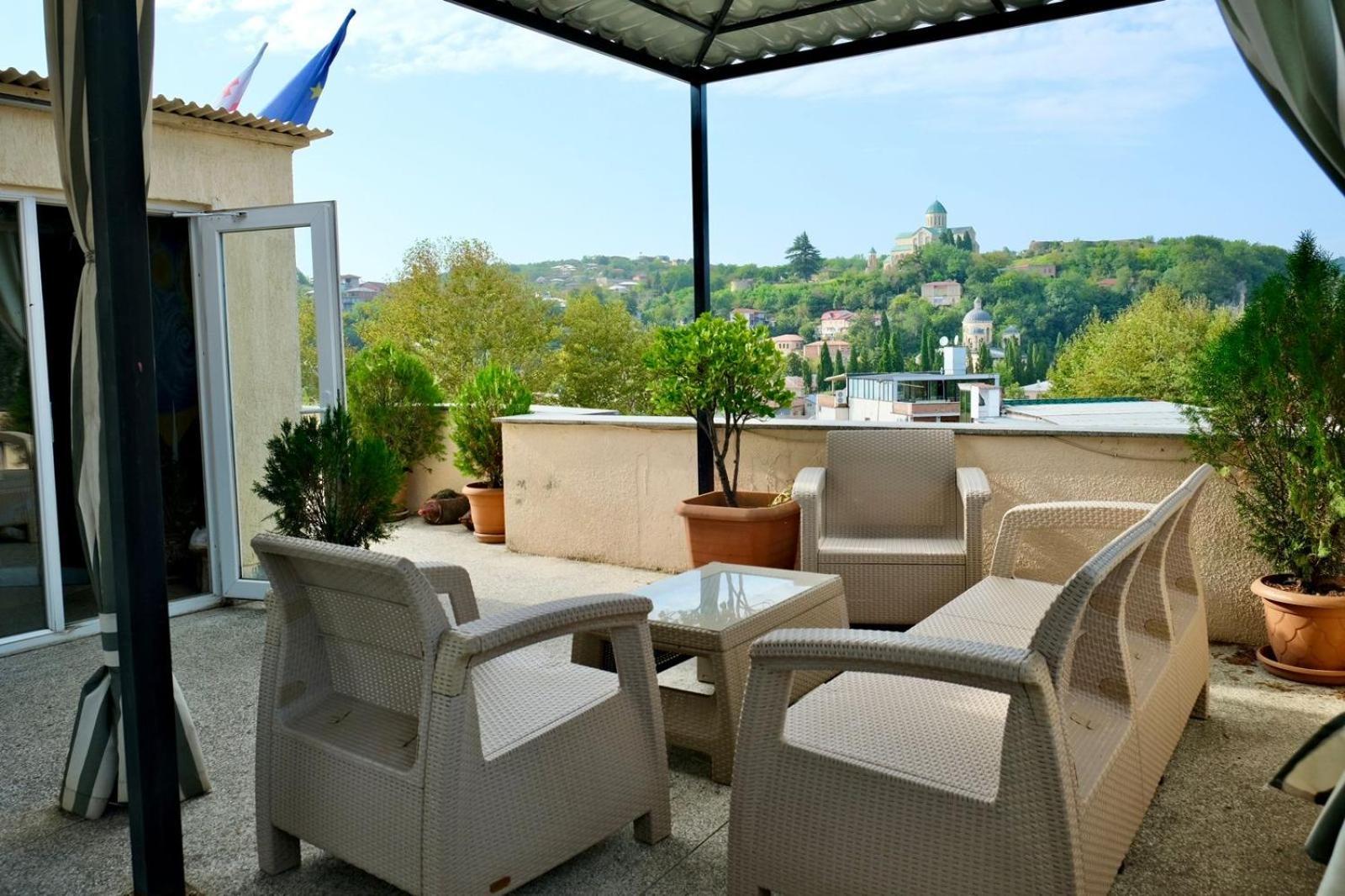 Aisi Kutaisi Hotel Екстериор снимка