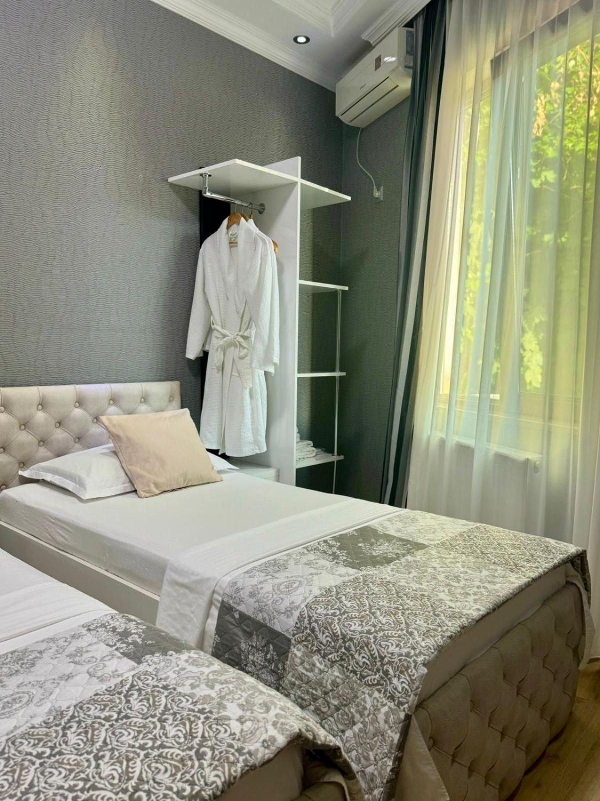Aisi Kutaisi Hotel Екстериор снимка