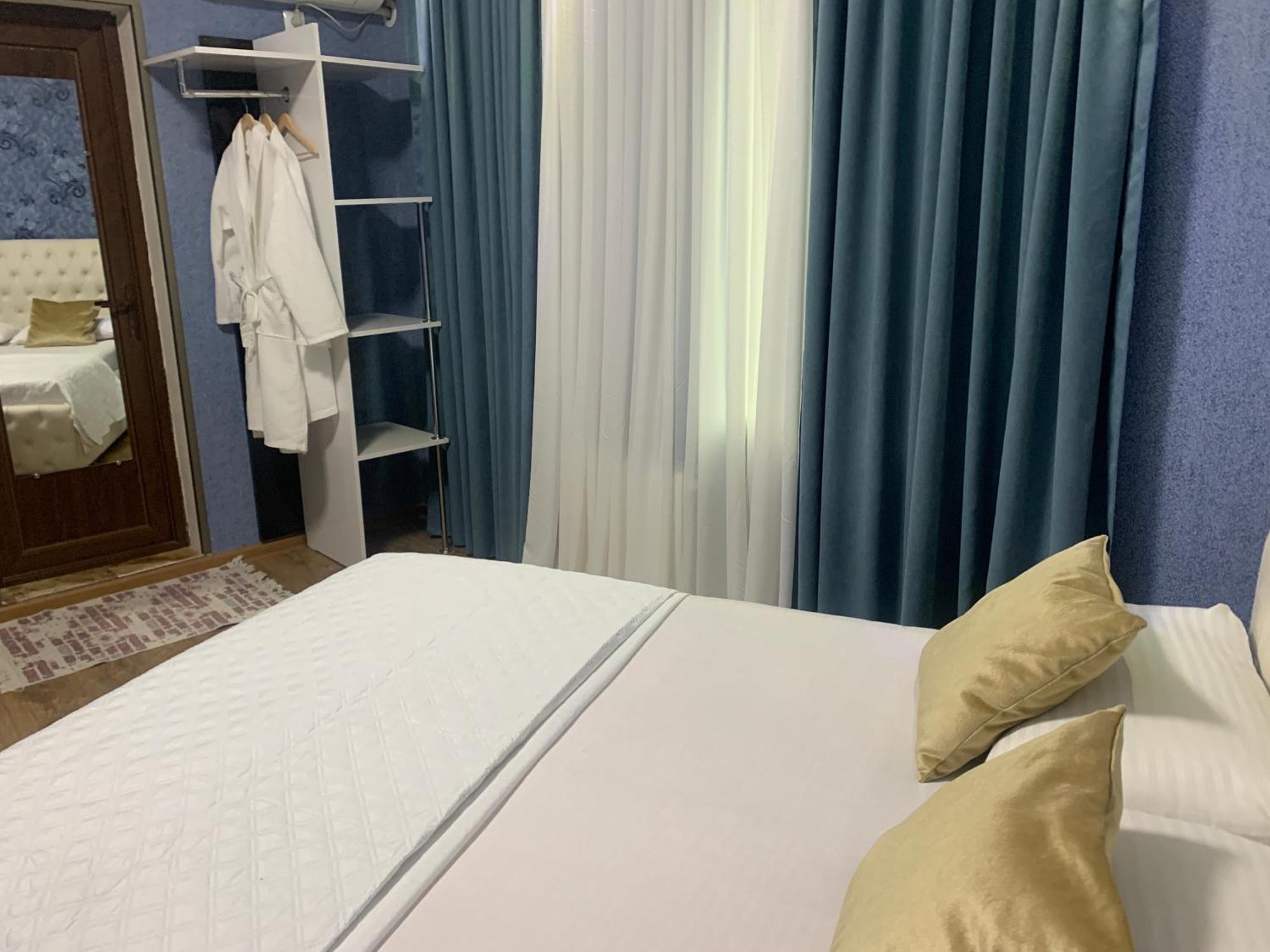 Aisi Kutaisi Hotel Екстериор снимка